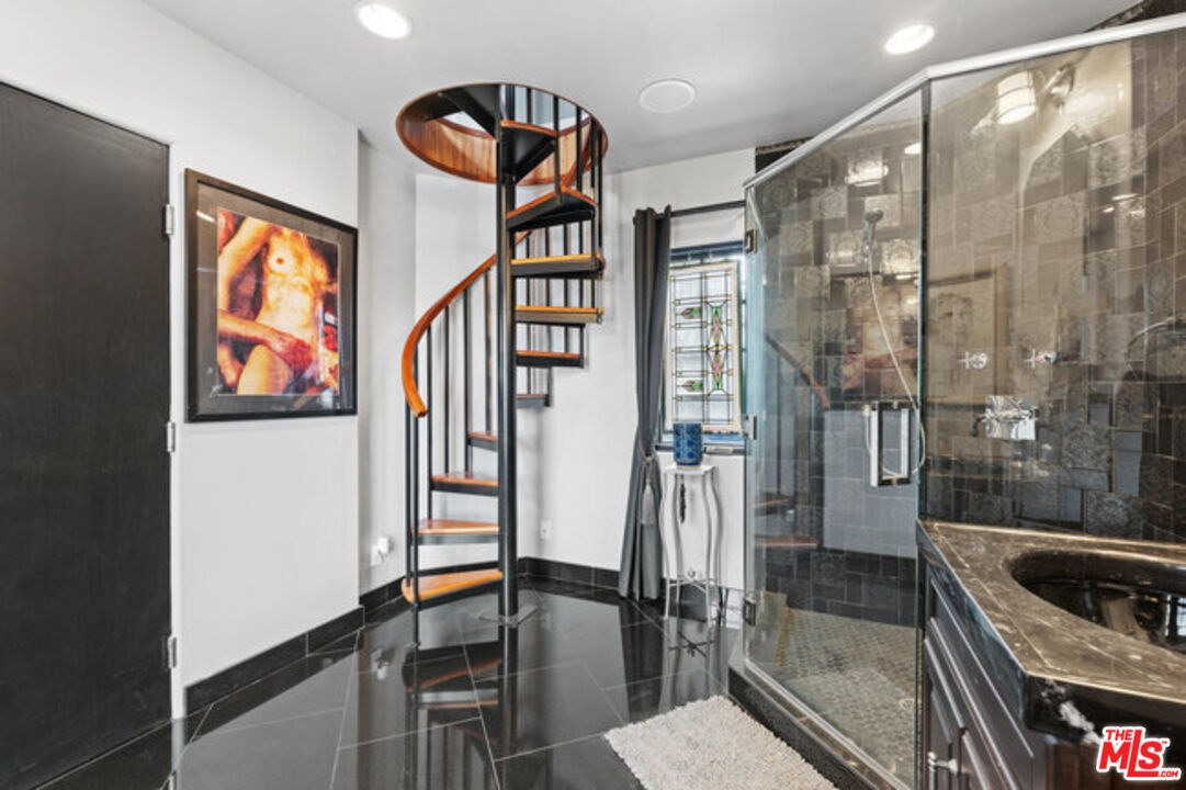 2316 Silver Ridge Ave