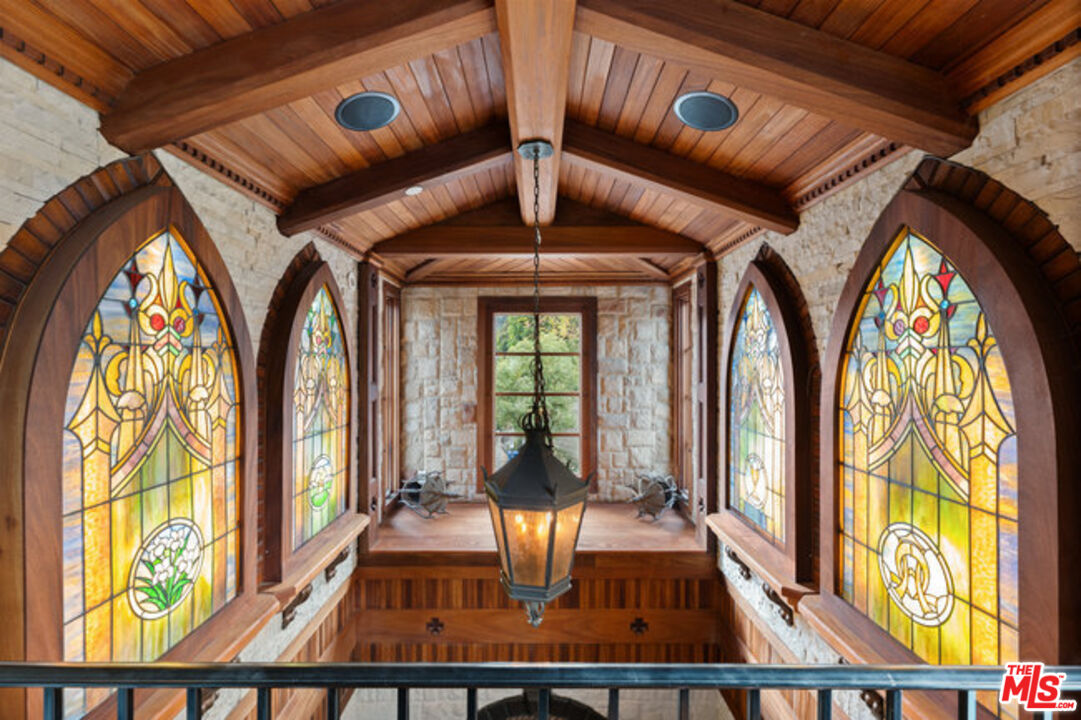 2316 Silver Ridge Ave