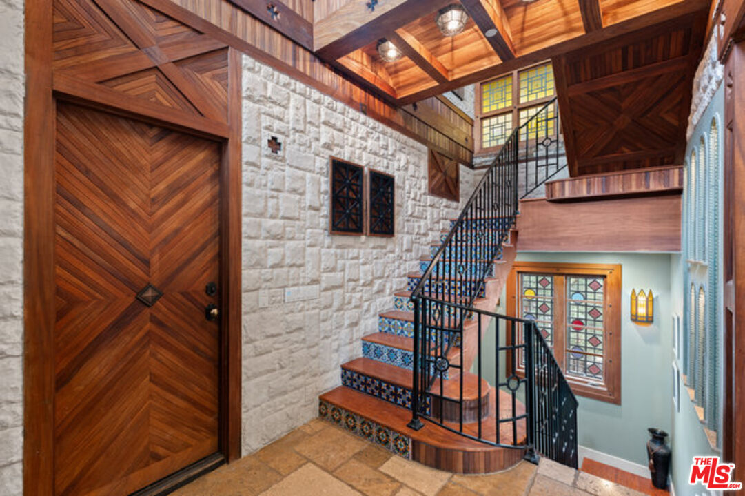 2316 Silver Ridge Ave