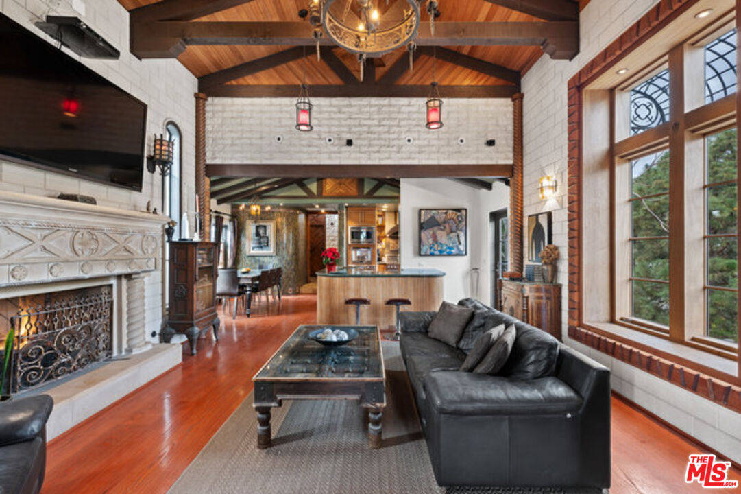 2316 Silver Ridge Ave