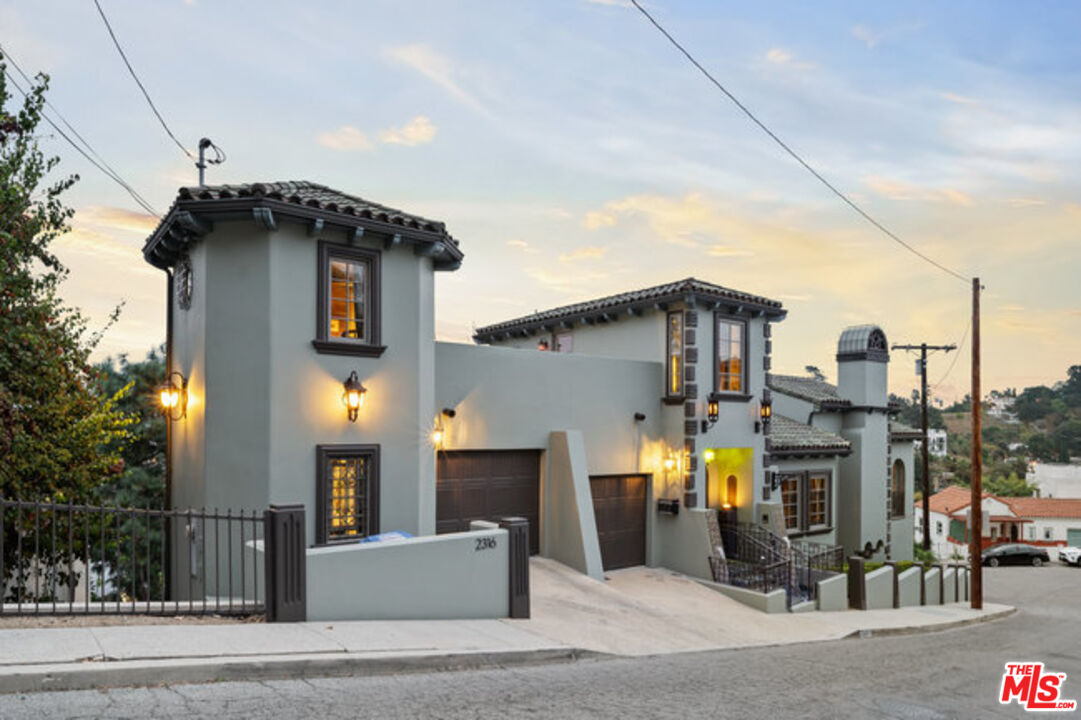 2316 Silver Ridge Ave