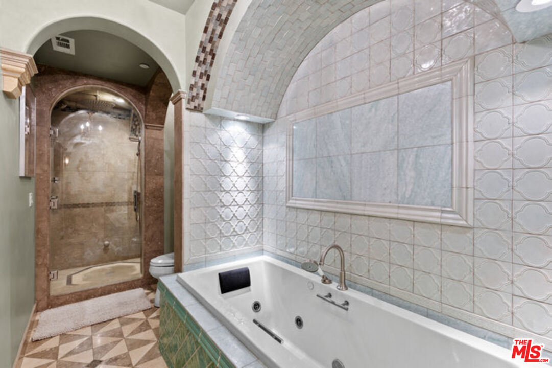 2316 Silver Ridge Ave