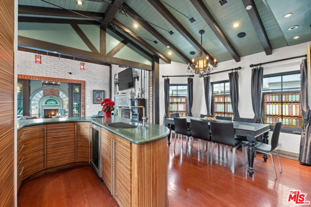 2316 Silver Ridge Ave