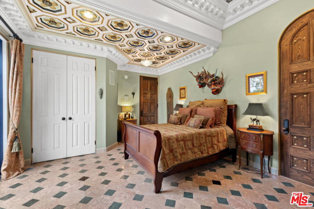 2316 Silver Ridge Ave