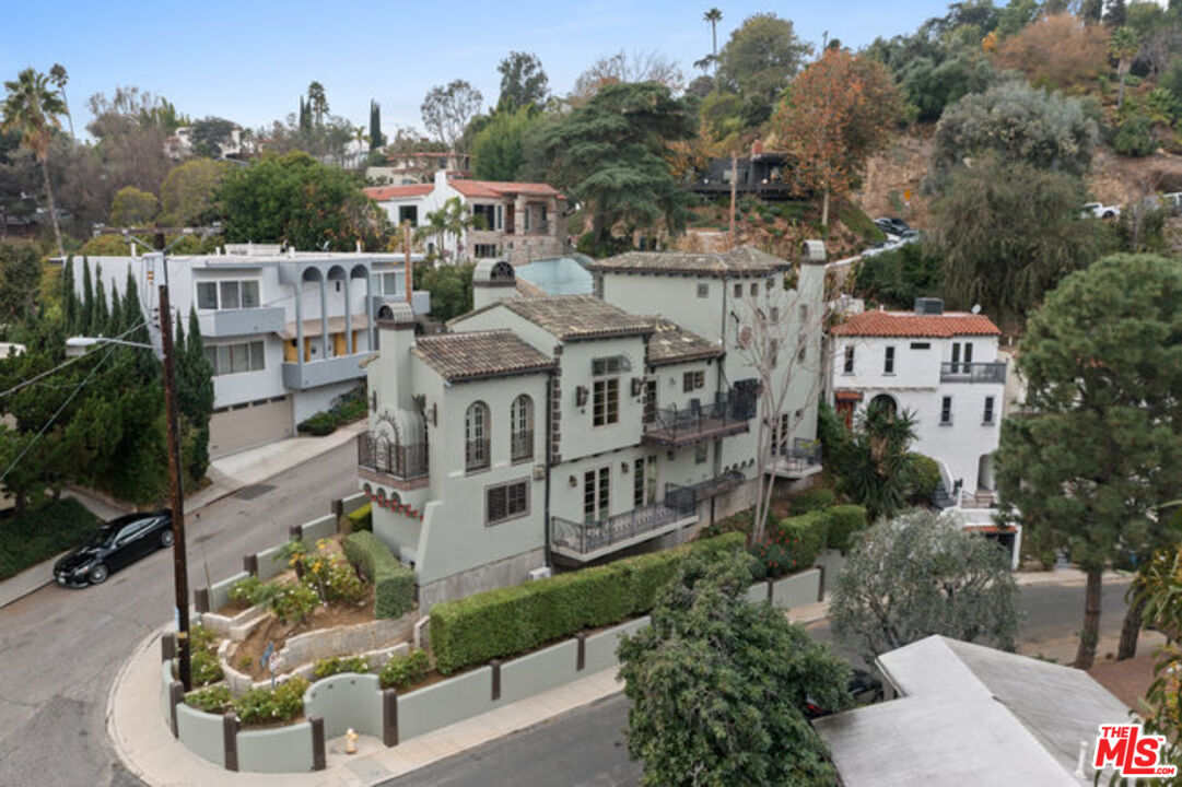 2316 Silver Ridge Ave