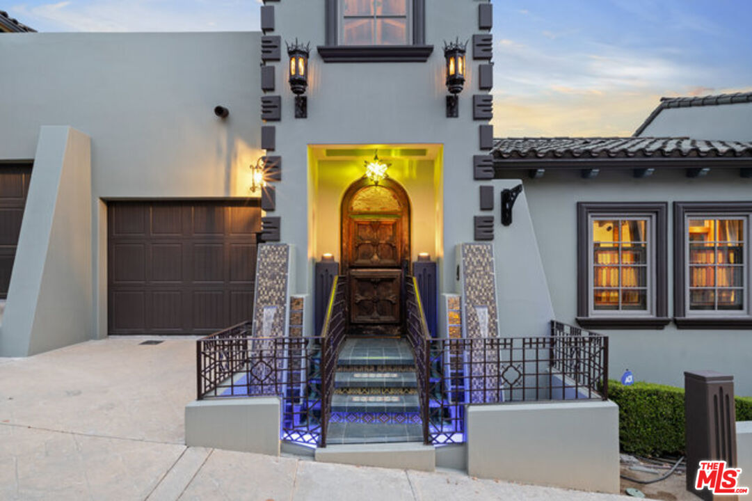 2316 Silver Ridge Ave