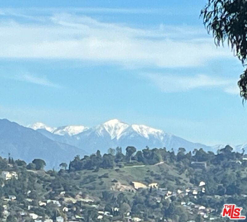 2316 Silver Ridge Ave