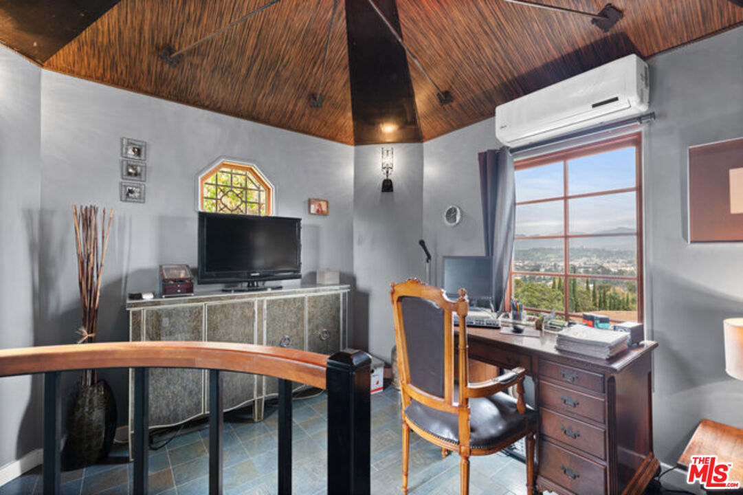 2316 Silver Ridge Ave