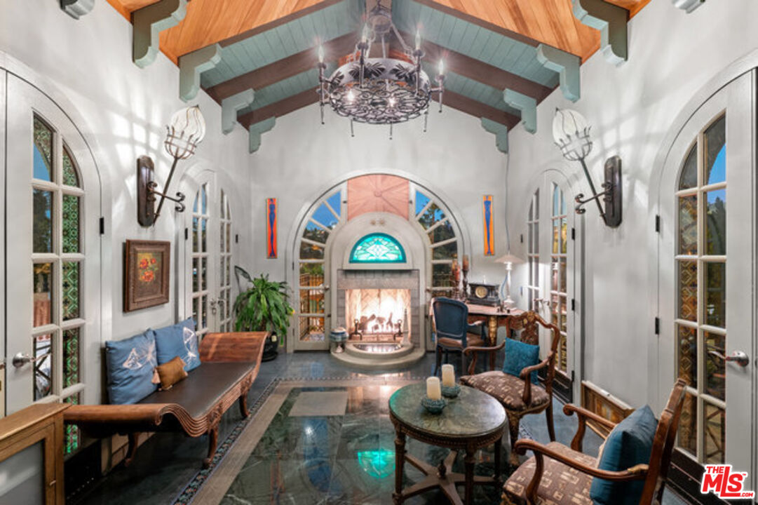 2316 Silver Ridge Ave