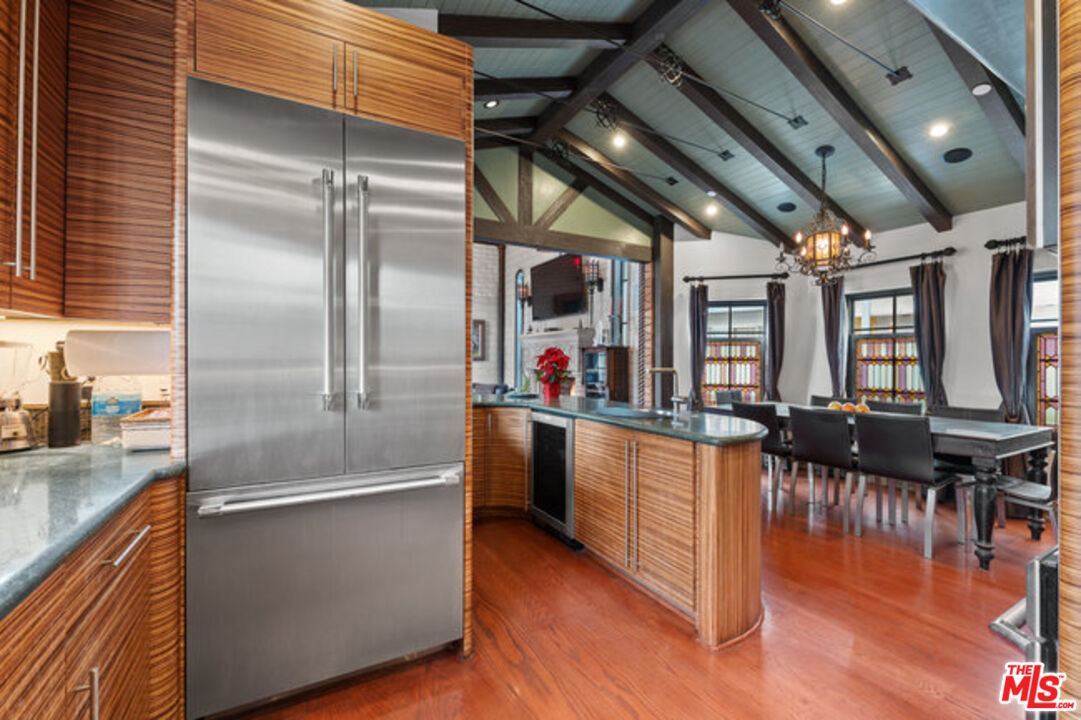 2316 Silver Ridge Ave