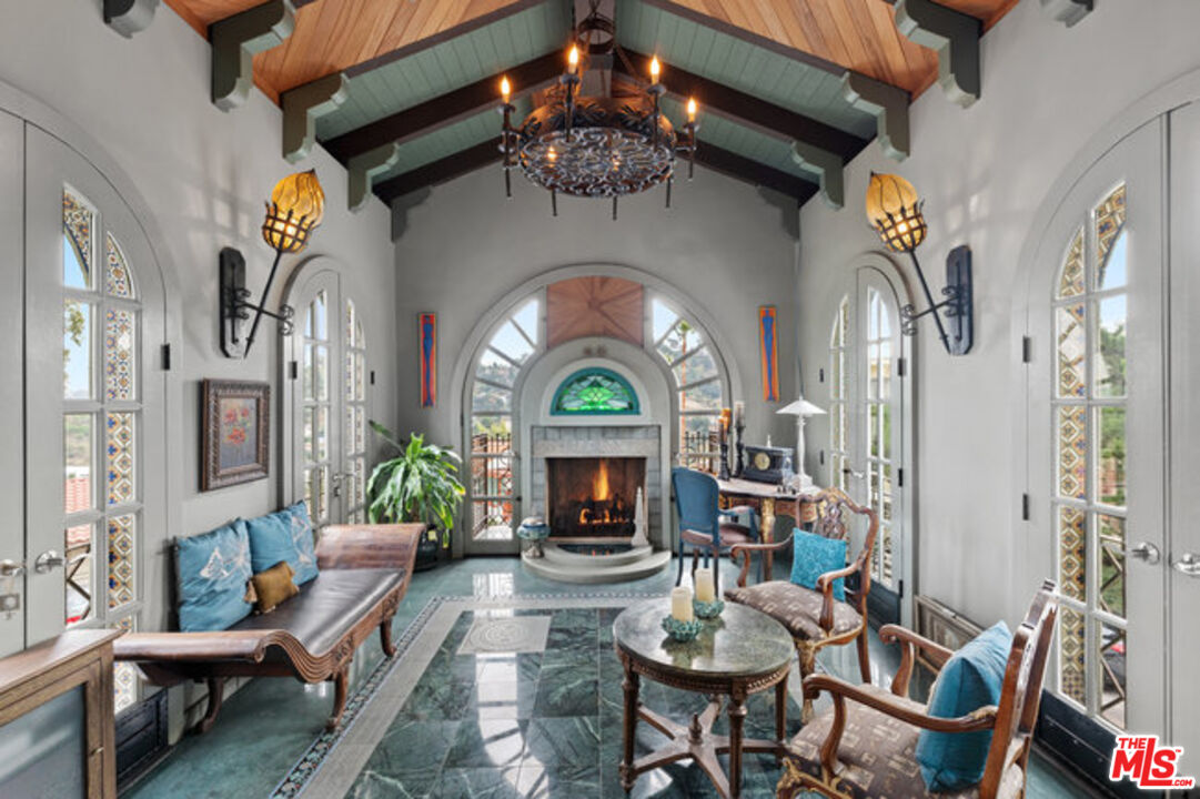 2316 Silver Ridge Ave