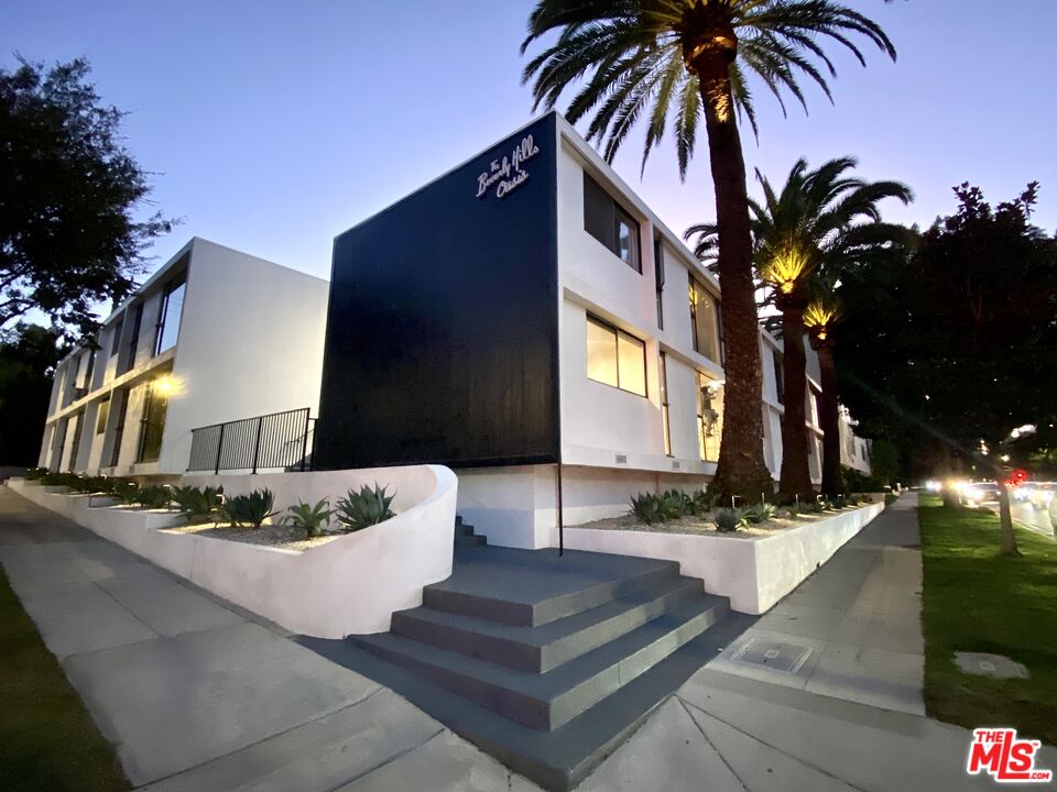 9500 W Olympic Blvd Unit: 205