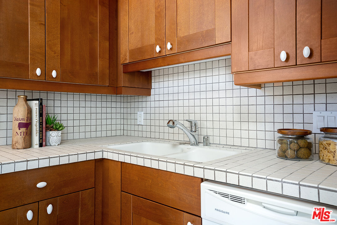 9500 W Olympic Blvd Unit: 205