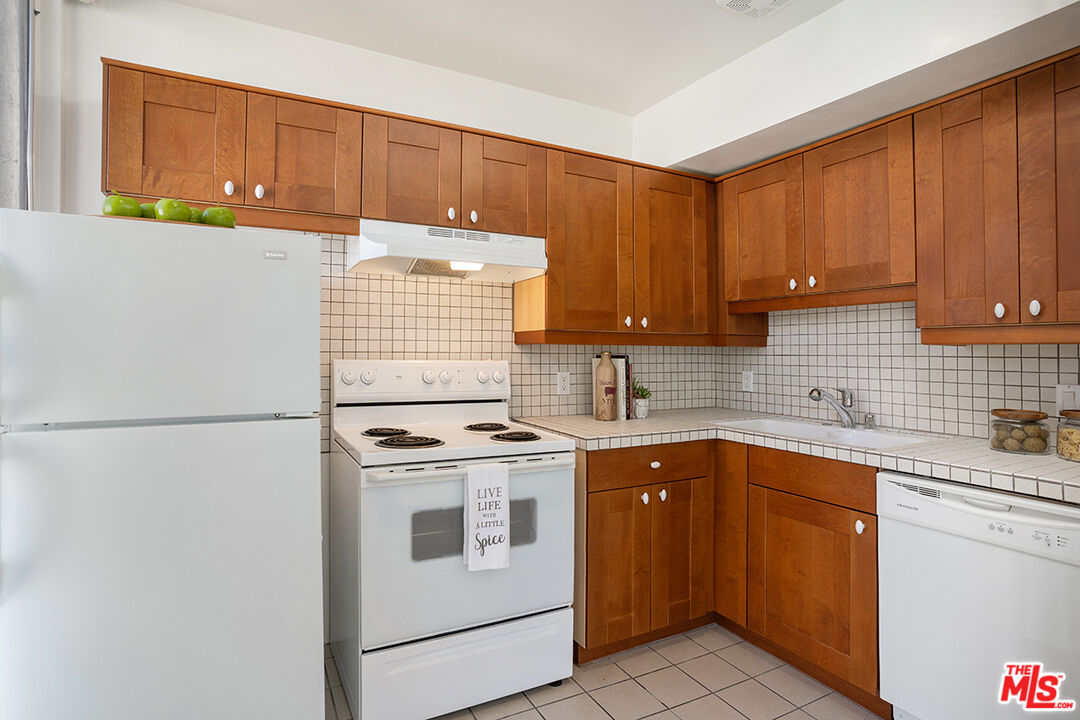 9500 W Olympic Blvd Unit: 205