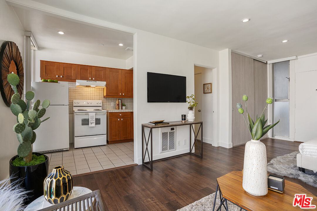 9500 W Olympic Blvd Unit: 205