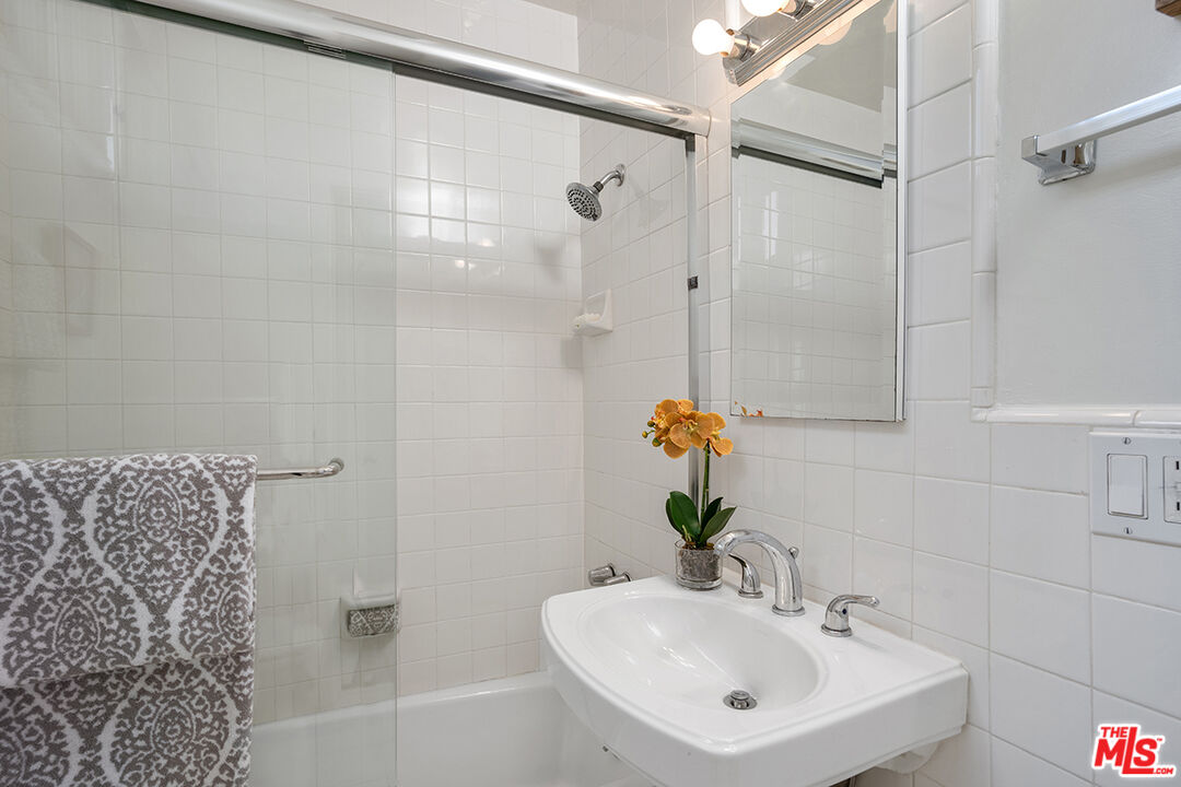 9500 W Olympic Blvd Unit: 205