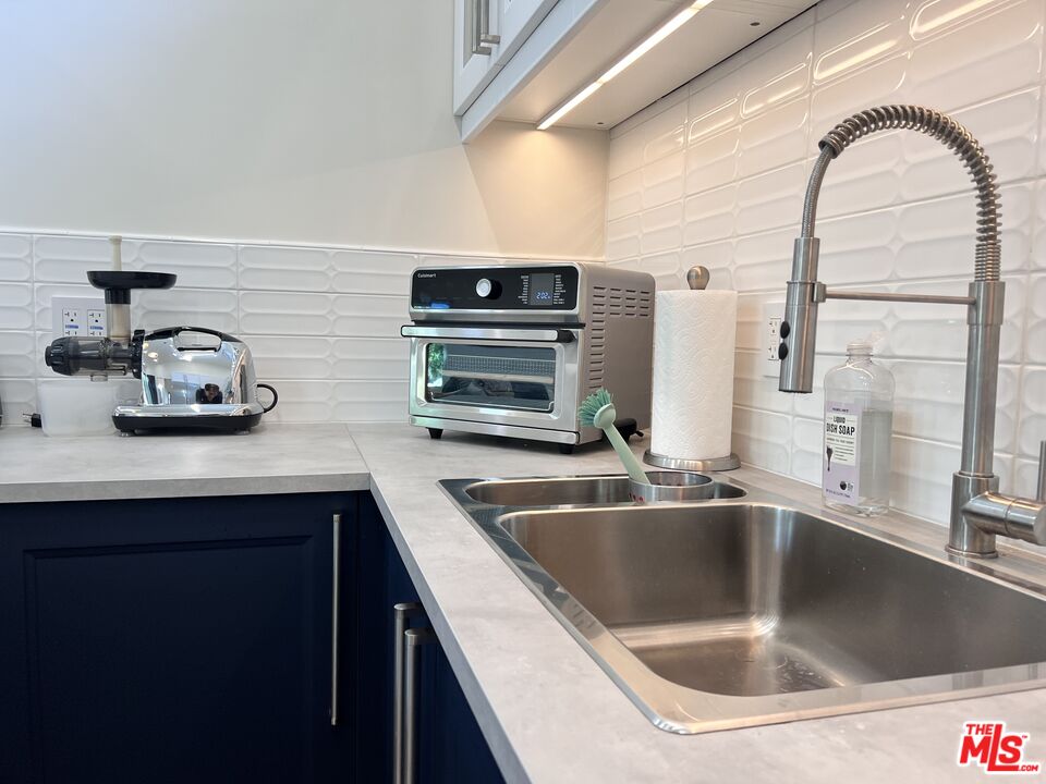 4281 Jackson Ave Unit: Unit A