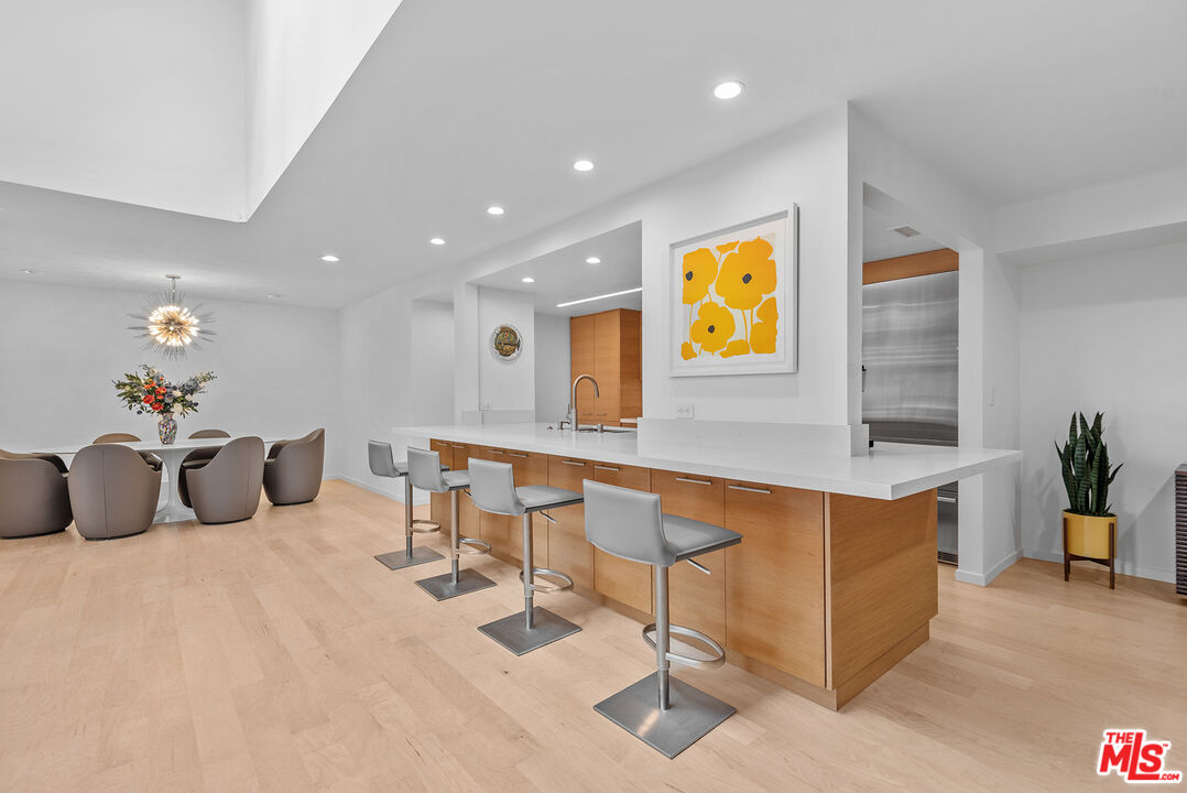 851 N Kings Rd Unit: 306