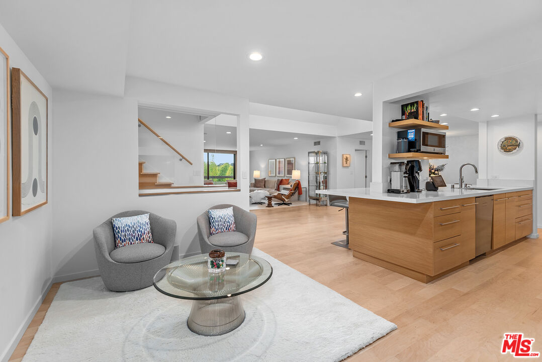 851 N Kings Rd Unit: 306