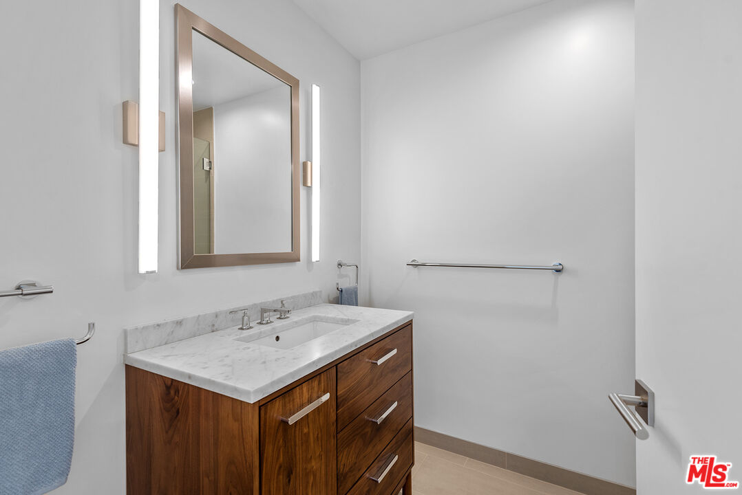 851 N Kings Rd Unit: 306