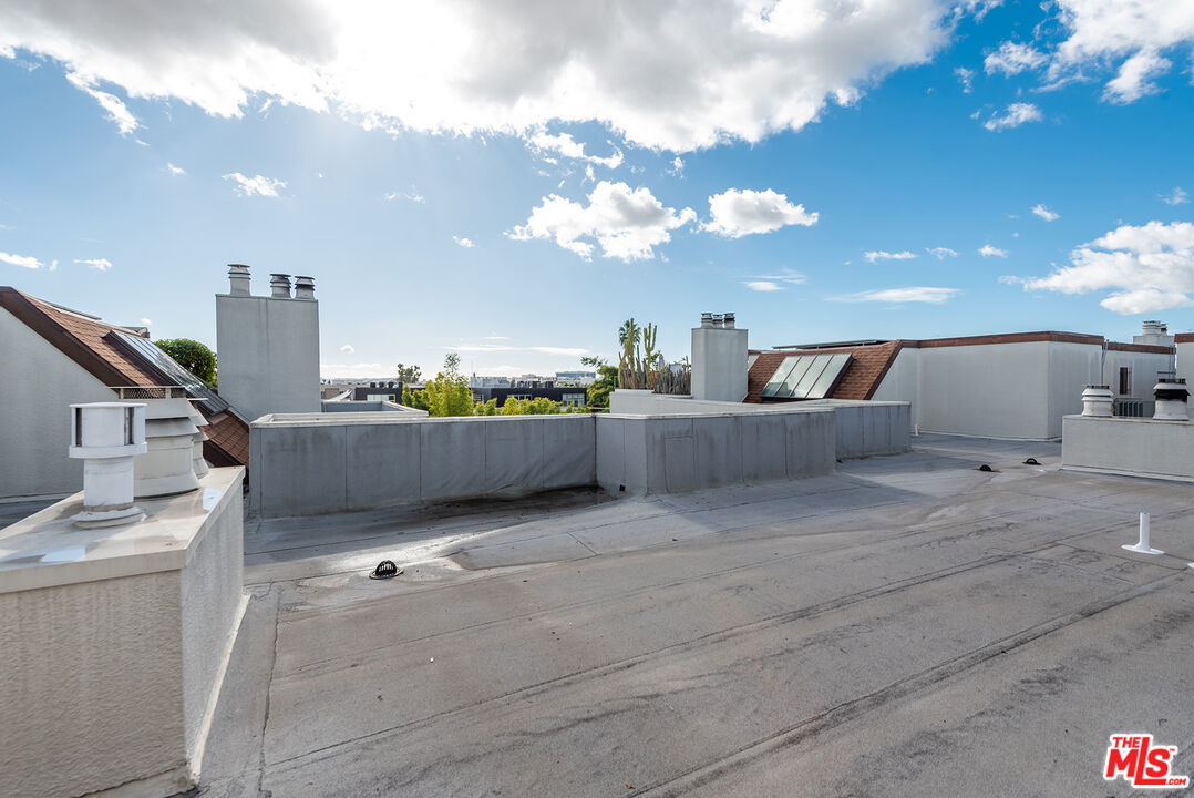 851 N Kings Rd Unit: 306