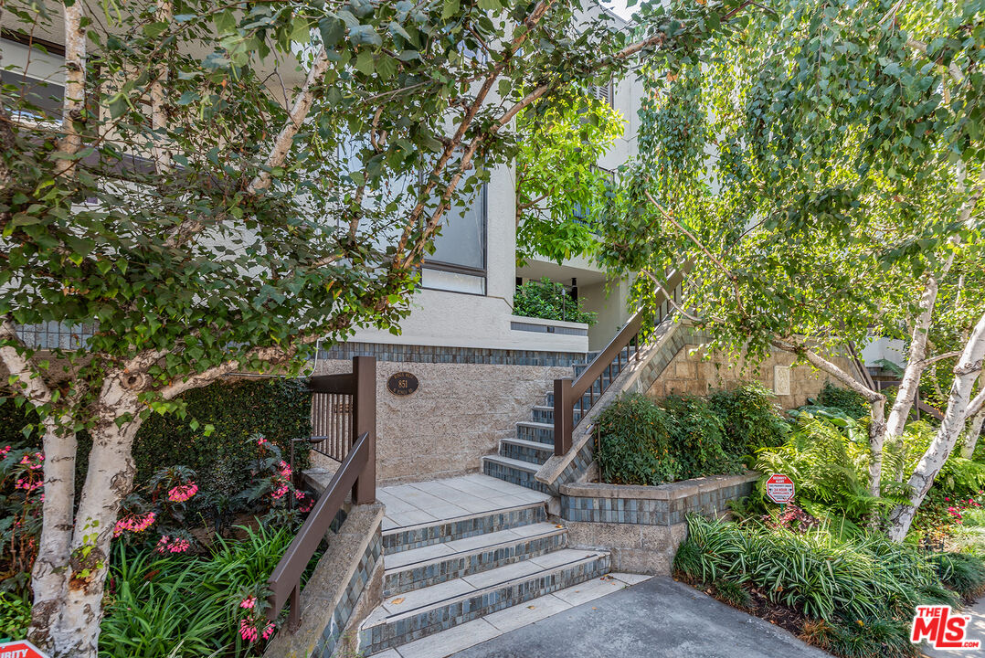 851 N Kings Rd Unit: 306