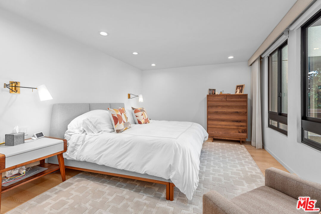 851 N Kings Rd Unit: 306