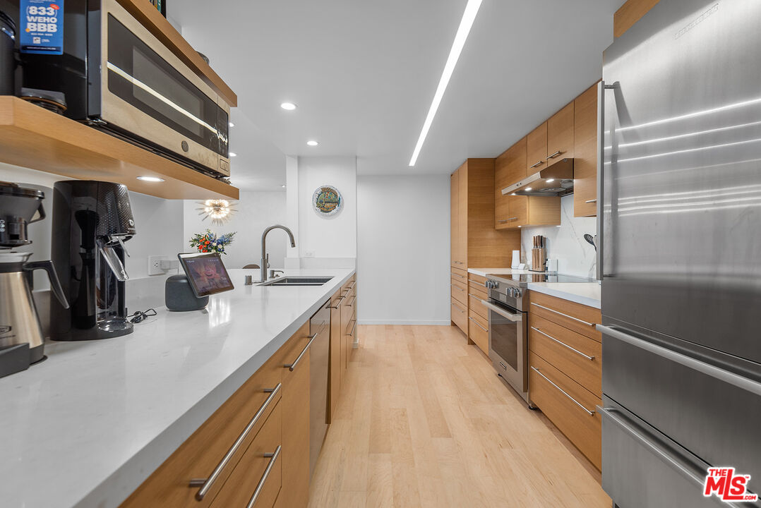 851 N Kings Rd Unit: 306