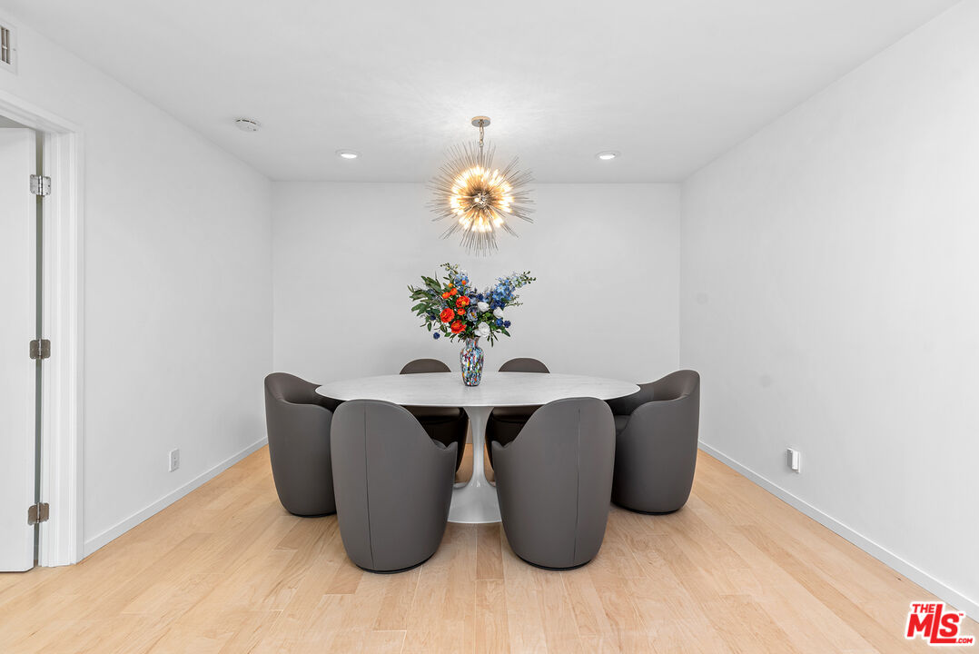 851 N Kings Rd Unit: 306