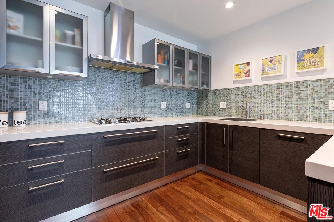 928 N Croft Ave Unit: 203