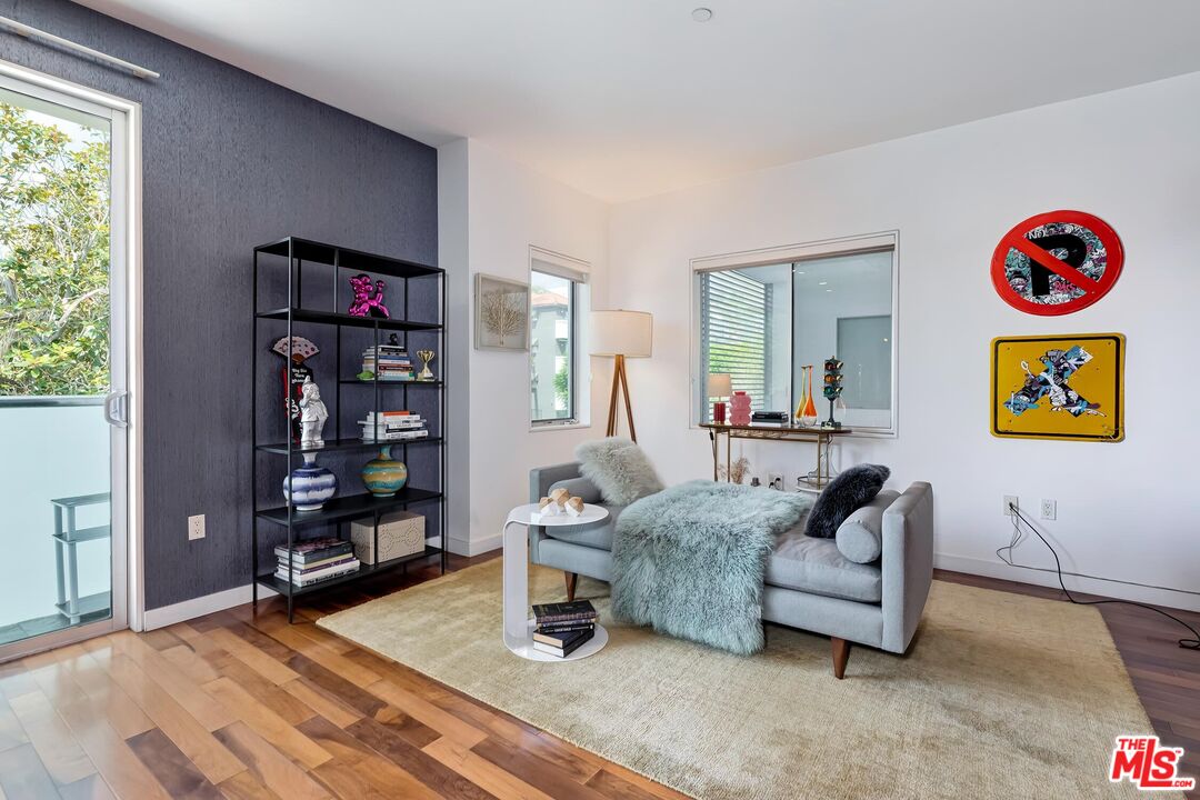 928 N Croft Ave Unit: 203