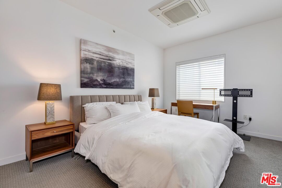 928 N Croft Ave Unit: 203