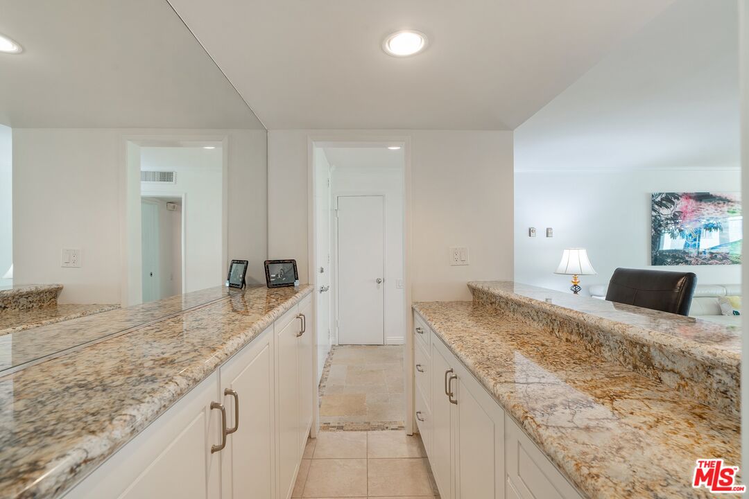 848 N Kings Rd Unit: 107