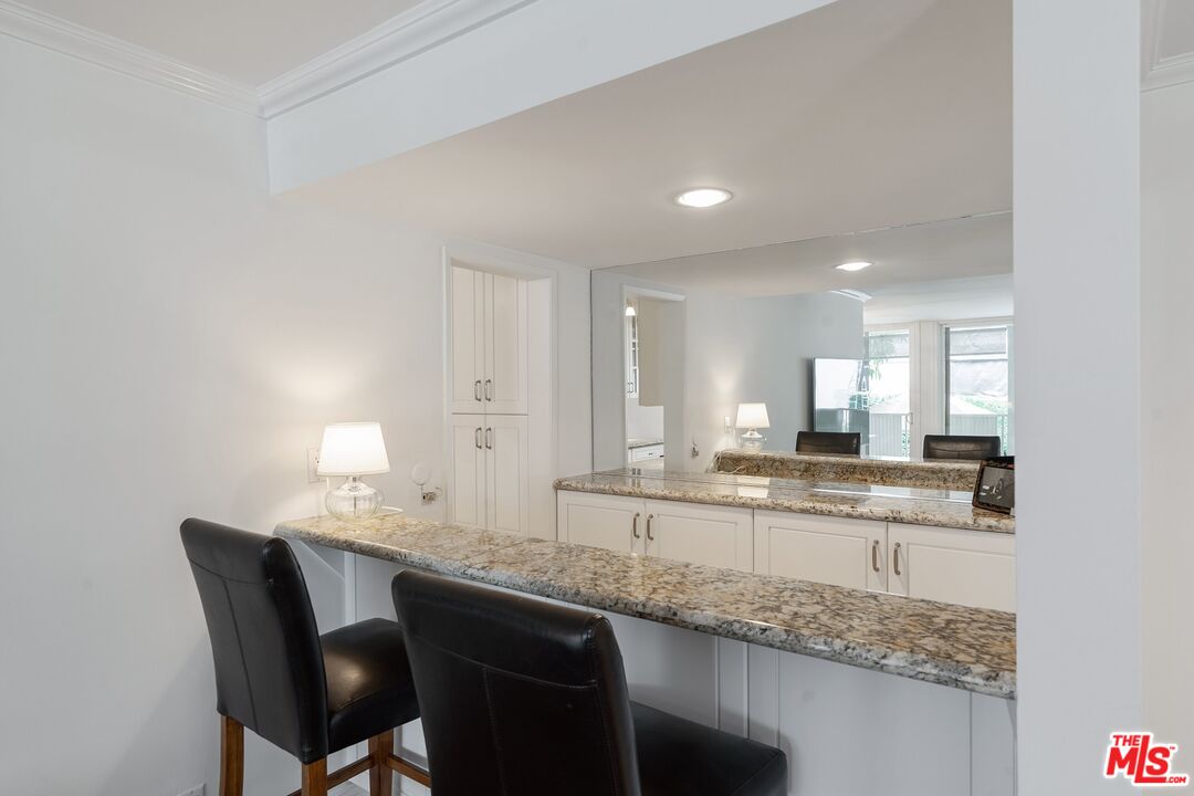 848 N Kings Rd Unit: 107
