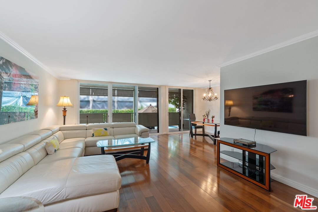 848 N Kings Rd Unit: 107