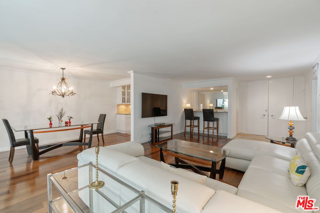 848 N Kings Rd Unit: 107