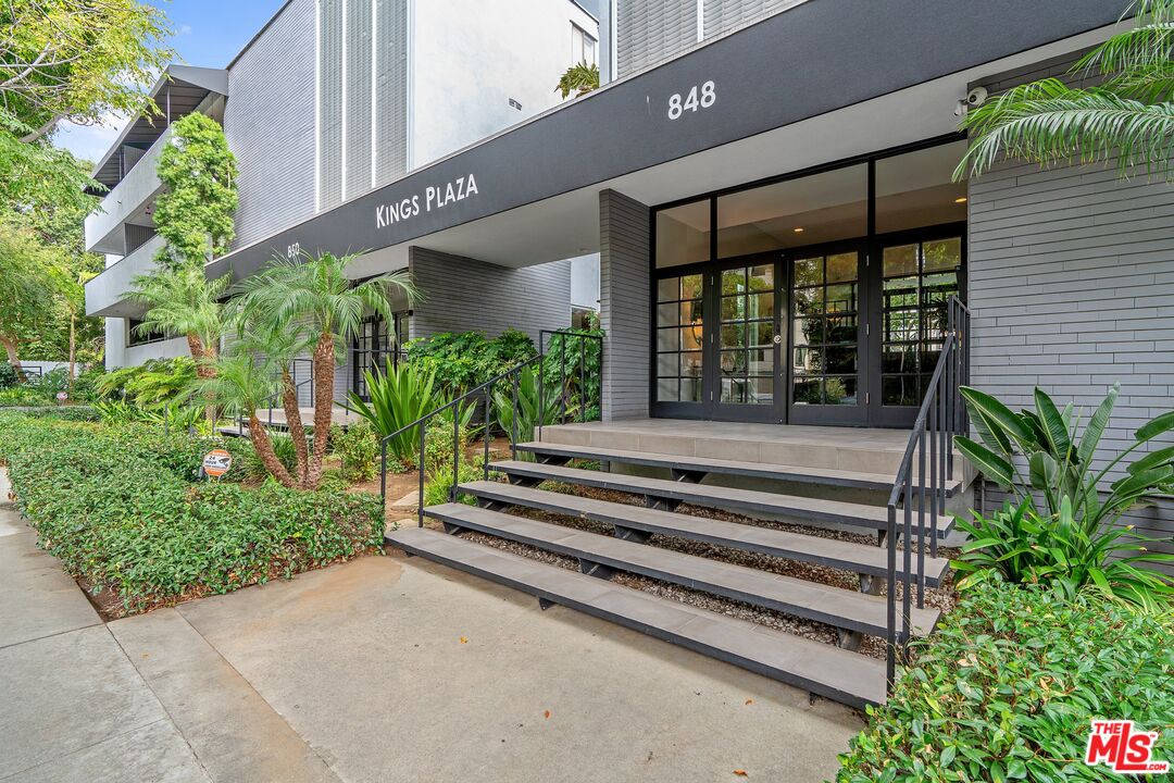 848 N Kings Rd Unit: 107