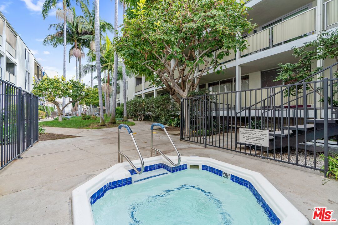 848 N Kings Rd Unit: 107