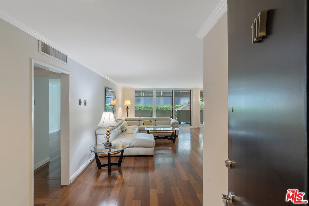 848 N Kings Rd Unit: 107
