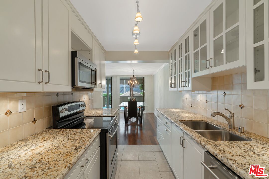 848 N Kings Rd Unit: 107