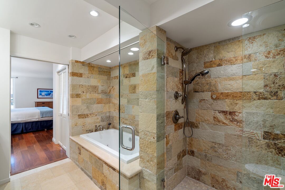 848 N Kings Rd Unit: 107