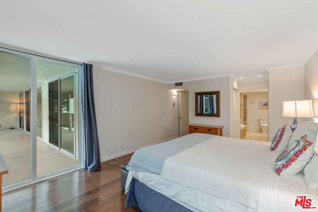 848 N Kings Rd Unit: 107