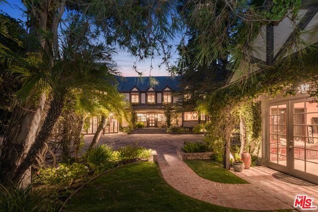 2781 Benedict Canyon Dr