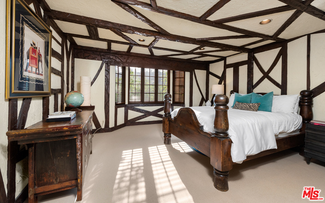 2781 Benedict Canyon Dr