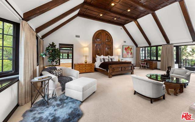 2781 Benedict Canyon Dr