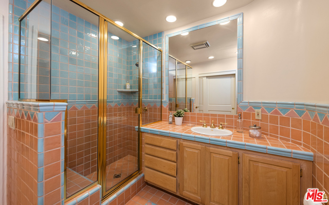 2781 Benedict Canyon Dr