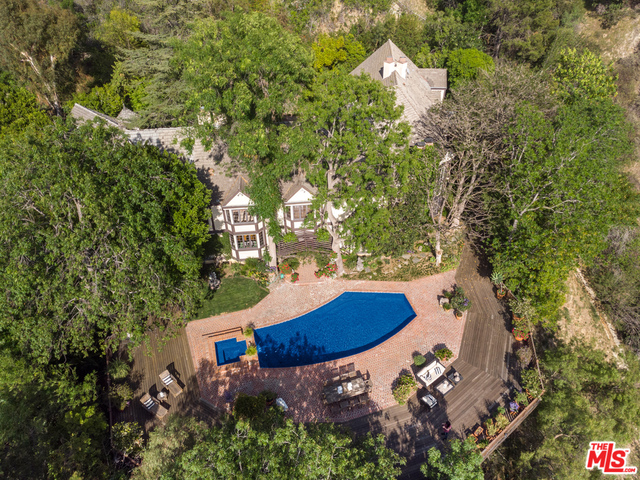 2781 Benedict Canyon Dr