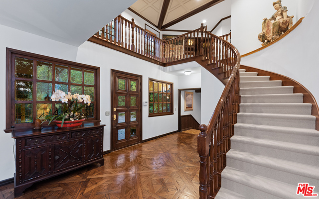 2781 Benedict Canyon Dr