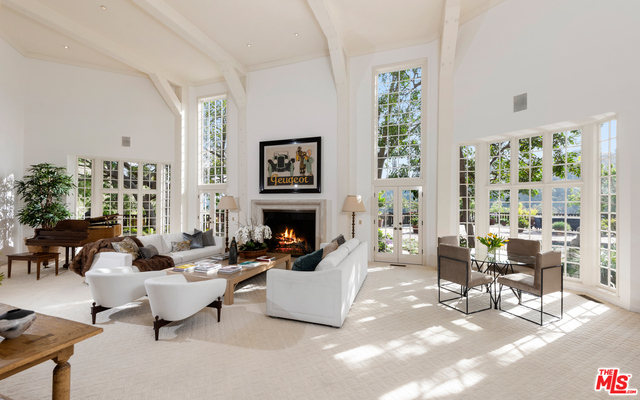 2781 Benedict Canyon Dr