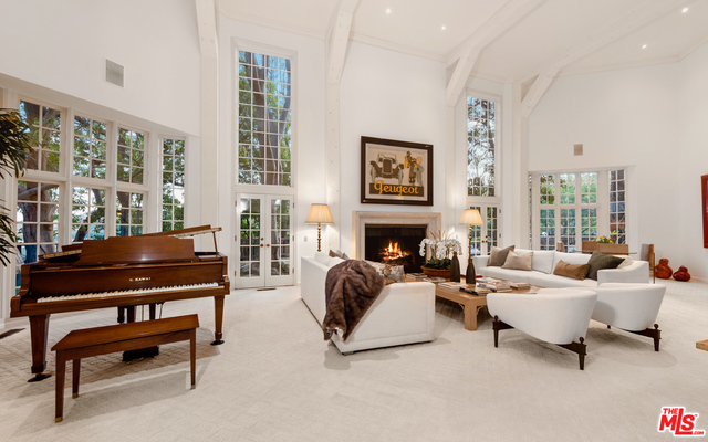 2781 Benedict Canyon Dr